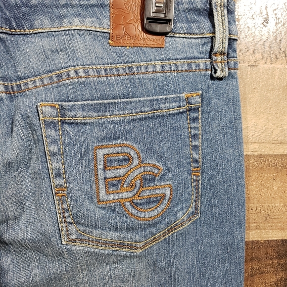 BCBGeneration NWT medium wash straight leg blue jeans size 32 - Picture 5 of 10